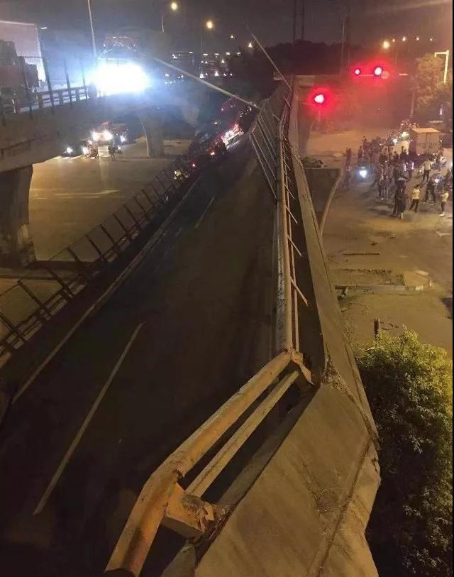 无锡高架桥侧翻事故图片