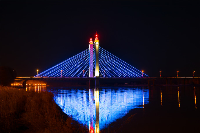 嗨这是亮灯后的松原