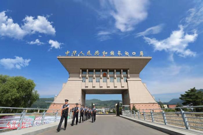 突破10万人次! 吉林长白口岸出入境人数创新高