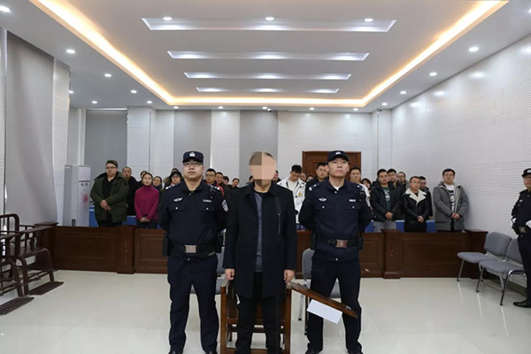 担任鄂尔多斯市乌审旗委书记,鄂尔多斯市副市长,二连浩特市委副书记