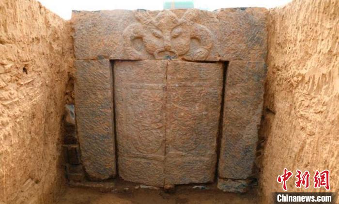 济南发现从战国至清代84座古墓,出土罕见黄绿釉狮坐莲花灯