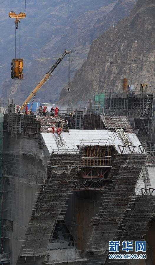 超级工程!近300米大坝建造实拍