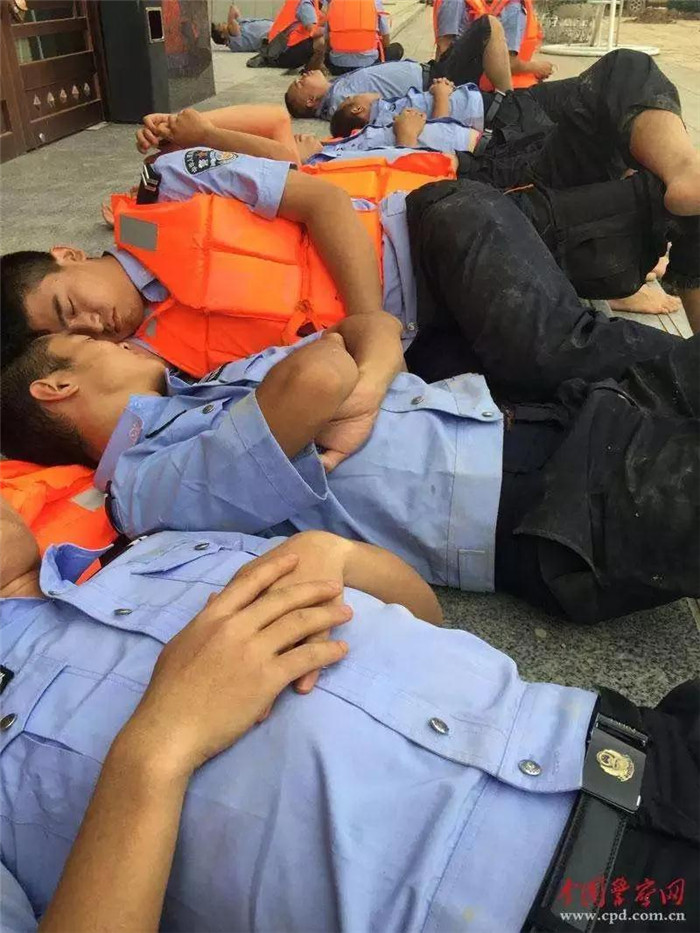 小暑遇上人民警察日,愿你们每次出勤,都平安归来!