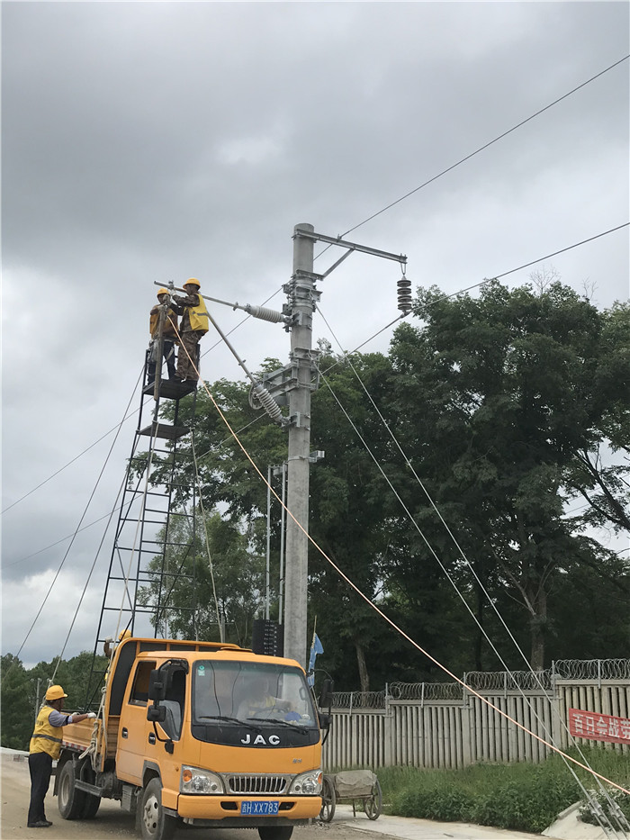 敦白客专接触网首条承力索架设成功