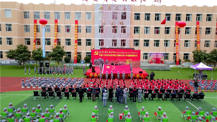 王德泰红军小学在安图第三小学正式授旗,授牌