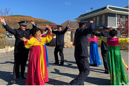 关爱空巢"阿玛尼" 绽放民族团结花