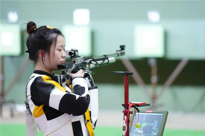 7月23日,中国射击队队员王璐瑶在训练中.新华社记者 鞠焕宗 摄